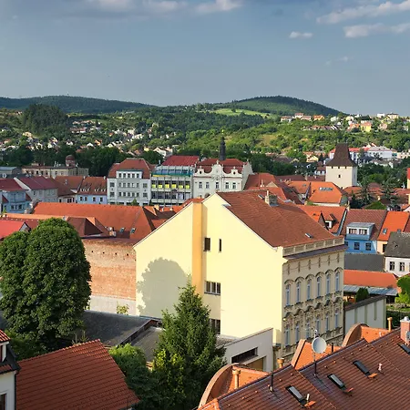 Grand Litava فندق بيرون